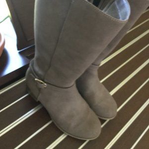 Girls size 3 knee high side zip boots great used condition tan brown in color
